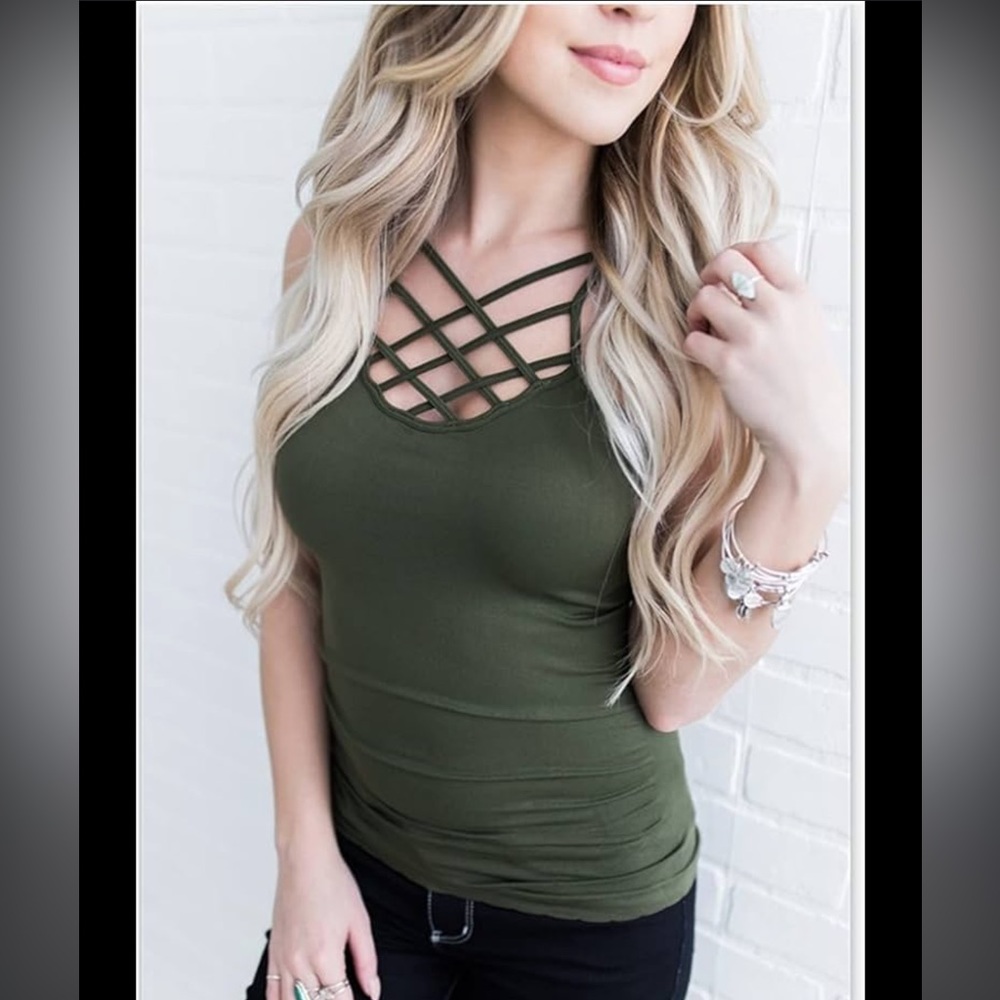 Seamless cami with neck detail